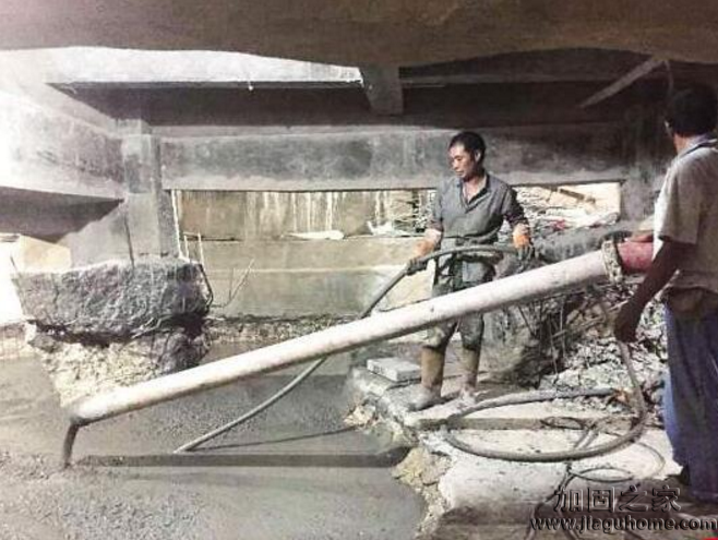 廈門一輪胎店私挖地下室已回填加固，老板不爽被抹黑