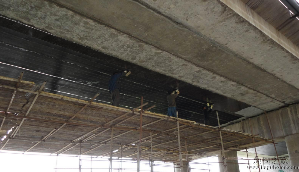 橋梁維修加固施工中，粘鋼加固和碳纖維布加固能互換嗎?