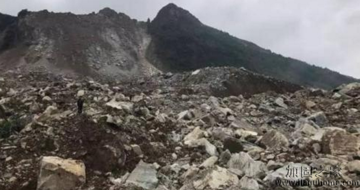 山體垮塌現(xiàn)場(chǎng)