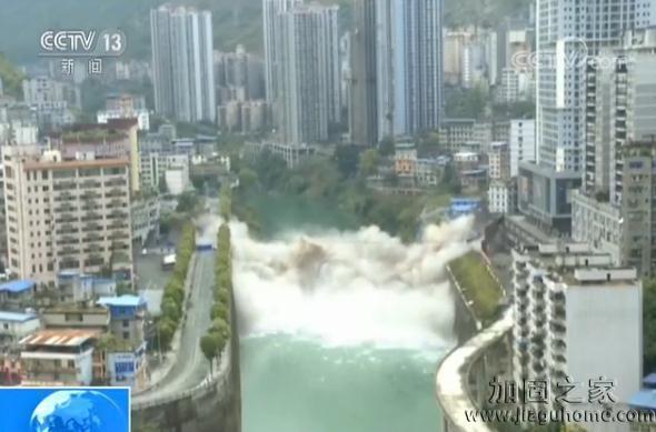 郁江大橋爆破現(xiàn)場圖片