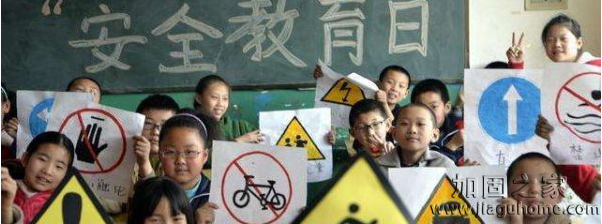 尿停電梯男孩恢復，電梯安全意識是最大的隱患。