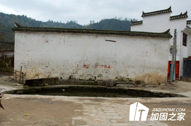 擋墻受流失沖刷發(fā)生傾斜，擋墻加固施工怎么做？