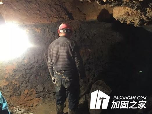 某小區(qū)業(yè)主私挖3米深地下室？房屋結(jié)構(gòu)能行嗎！