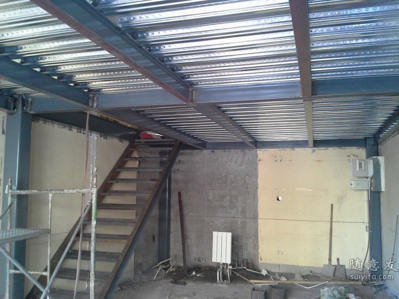 1516764977913938.jpg 鋼結(jié)構(gòu)現(xiàn)場(chǎng).jpg