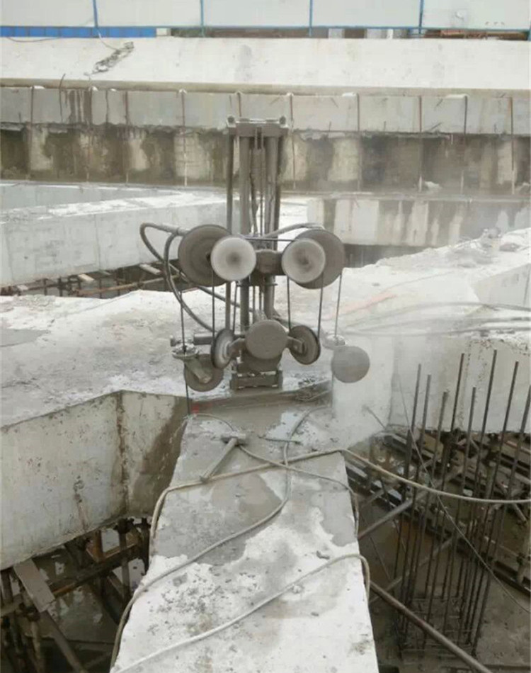 1517108231658442.jpg 大連拆除公司 靜力切割 無振動(dòng)切割 金剛石液壓繩鋸切割 靜力拆除 混凝土無振動(dòng)切割.jpg