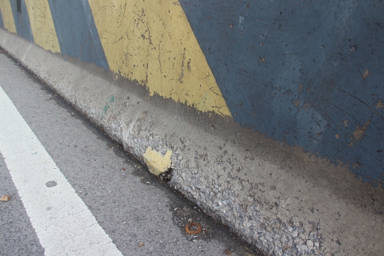 1518574786877513.jpg 橋梁防撞墻修補(bǔ)砂漿.jpg