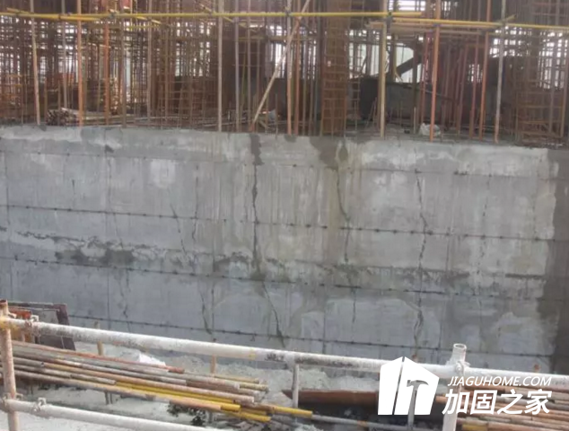 看裂縫案例分析剪力墻強(qiáng)度夠不夠！