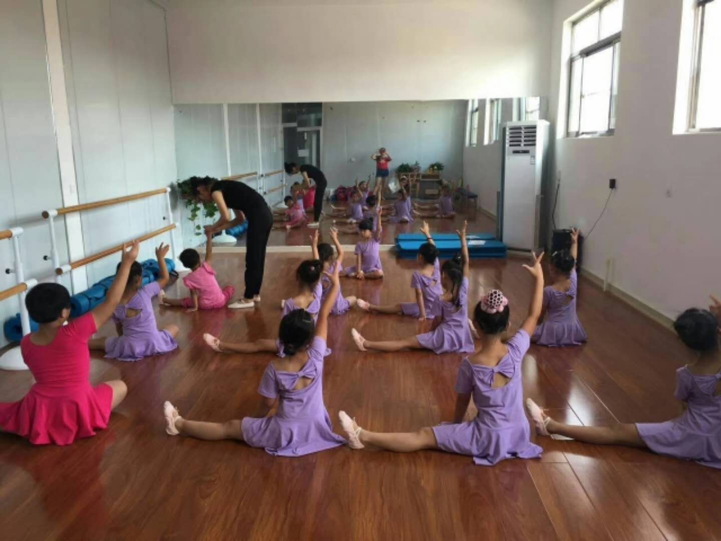 1539068624178167.jpg 703792413099085212.jpg