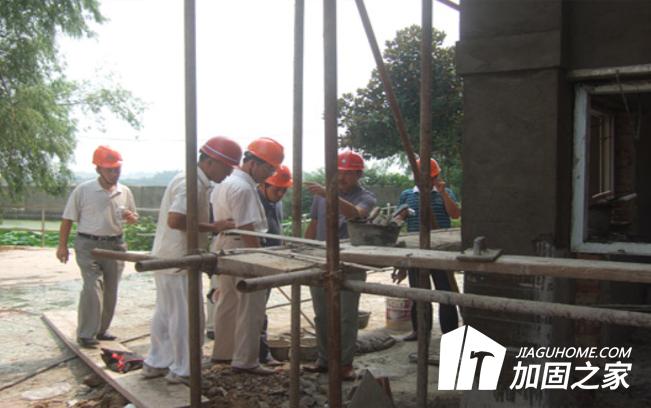 蓬安工地塔吊斷裂，加固施工現(xiàn)場(chǎng)如何確保安全