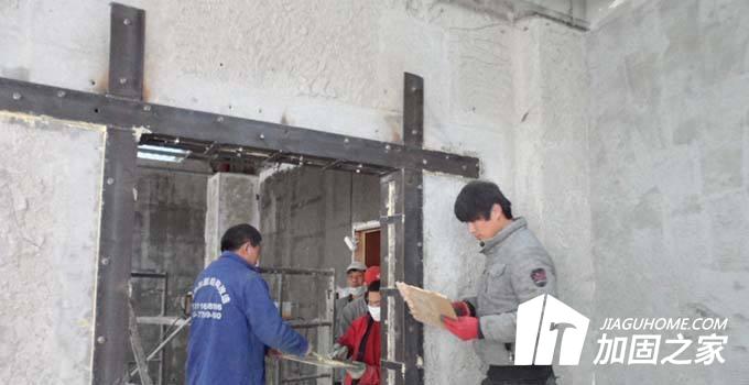 如何修復火災后的房屋？