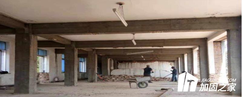 針對(duì)房屋地基存在的問(wèn)題，選擇最為適宜的方法對(duì)其加固