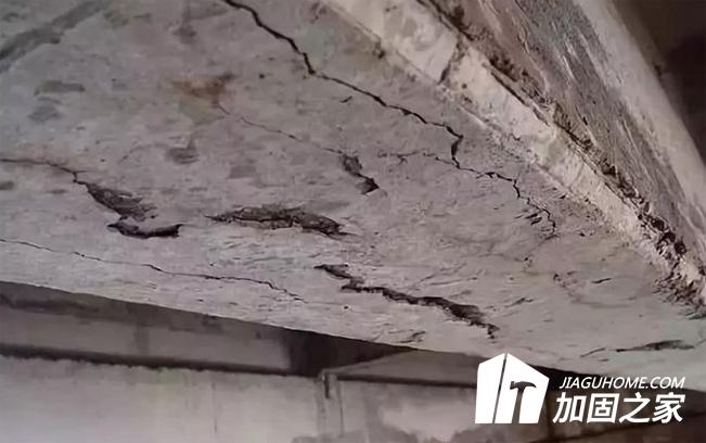 工業(yè)廠房出現(xiàn)結(jié)構(gòu)裂縫，應(yīng)該如何加固?