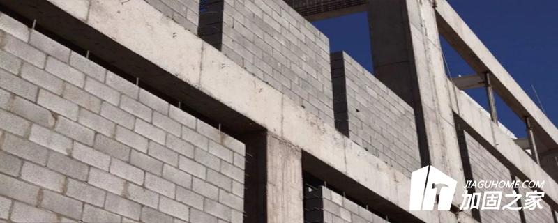  梁類(lèi)、板類(lèi)構(gòu)件縱向受力鋼筋的保護(hù)層厚度應(yīng)分別進(jìn)行驗(yàn)收，并應(yīng)符合下列規(guī)定