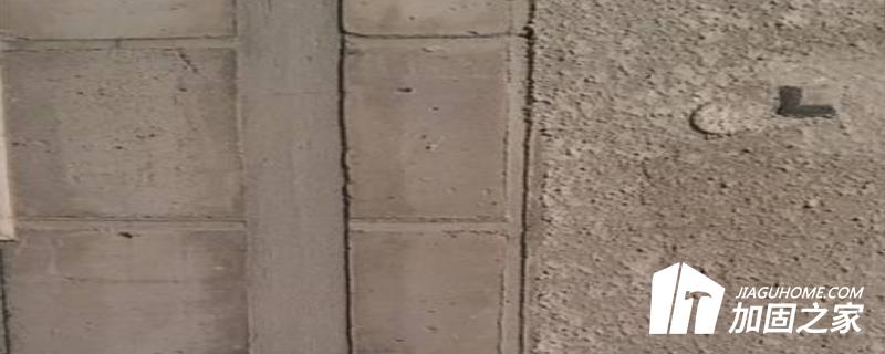 對鑿槽的深度和寬度，應(yīng)符合下列規(guī)定