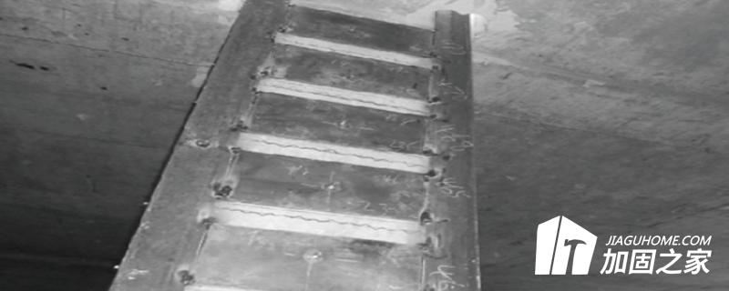 外粘型鋼加固中，綴板的作用是什么?