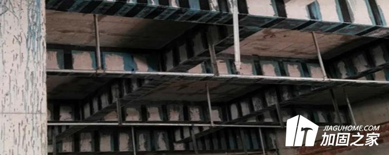 采用碳纖維布如何粘貼，才能對砌體結(jié)構(gòu)起到相應(yīng)的抗震加固效果呢?