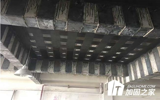 在房屋加固補(bǔ)強(qiáng)中，樓板承重怎樣加固?