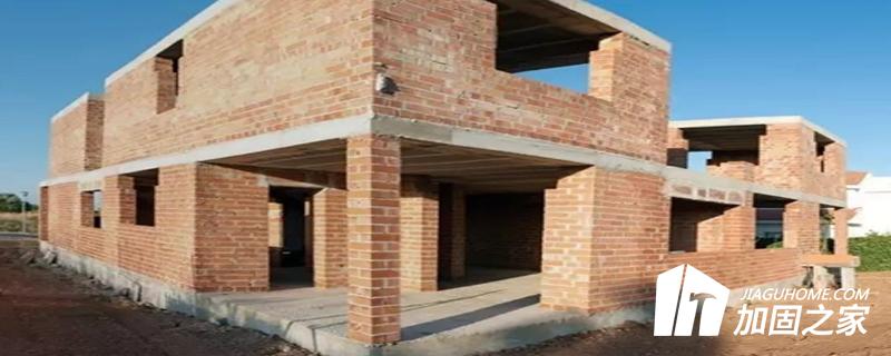 在下列情況，宜進行結(jié)構(gòu)安全性鑒定