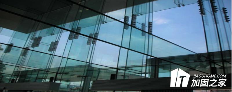 幕墻節(jié)能工程使用的材料構(gòu)件等進場時，應對其下列性能進行復驗