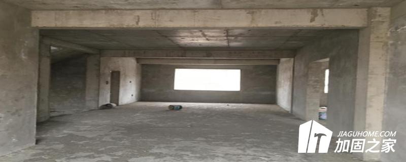 在下列情況下，應(yīng)進(jìn)行房屋結(jié)構(gòu)綜合安全性鑒定