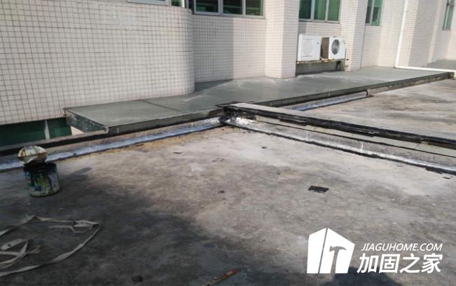 剛性防水屋面開(kāi)裂的原因有哪些？