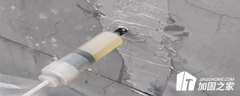 注膠孔及排氣孔設(shè)置不妥，房屋加固的注膠施工順序不正確