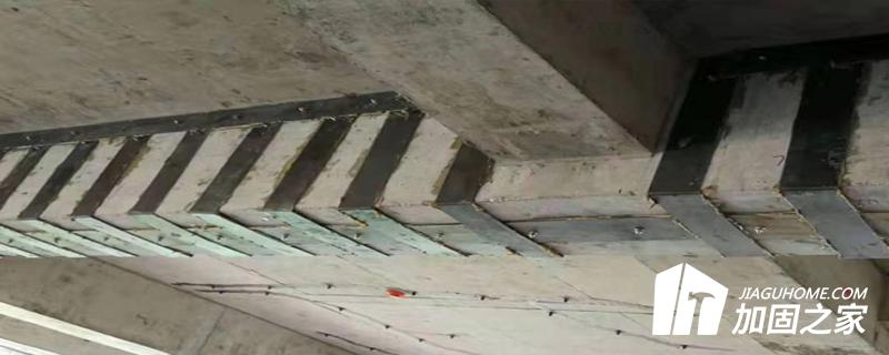 粘鋼加固中，材料也是影響剝離破壞的重要原因