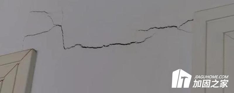 對(duì)于一些裂縫，可采用多種施工方法