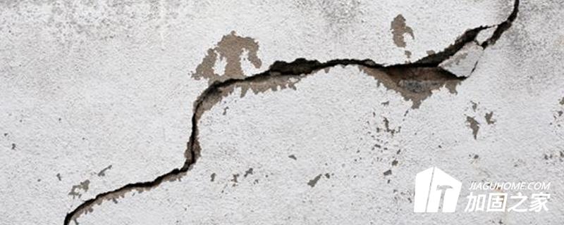 遇到這樣的裂縫時，需要特別注意