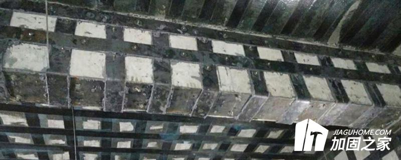 原構(gòu)造為適筋構(gòu)件，則加固構(gòu)造的損壞形狀可分為如下三種狀況