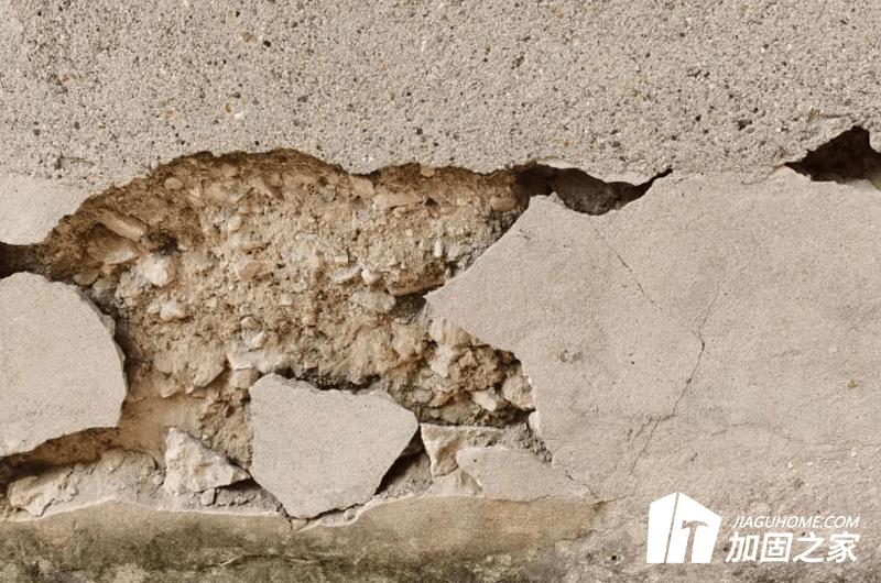 房屋危險性鑒定，應(yīng)根據(jù)房屋的危險程度按下列等級劃分