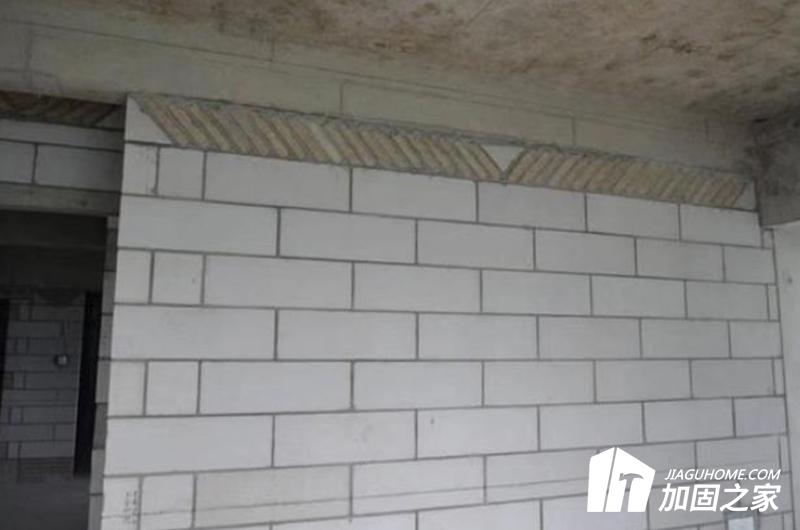面對(duì)砌體結(jié)構(gòu)時(shí)，應(yīng)采取的加固方法