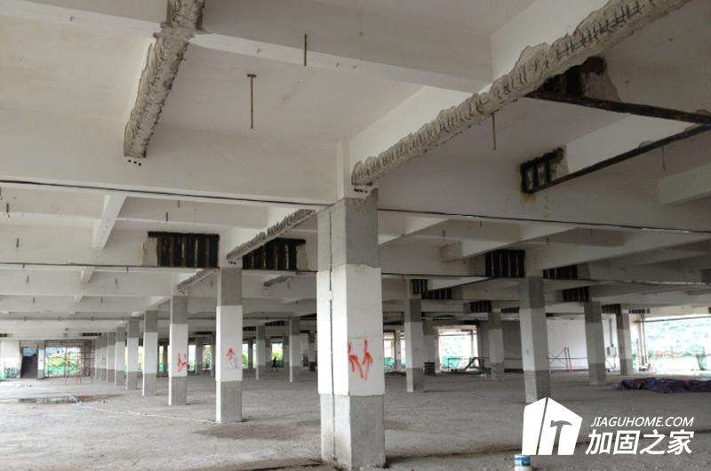 別墅構(gòu)件的荷載不足，采用的別墅結(jié)構(gòu)改造加固方法