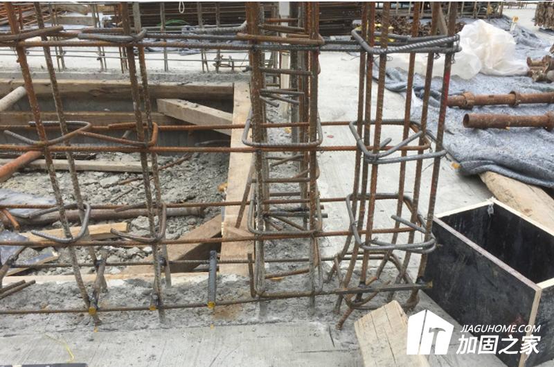 鋼筋混凝土柱加固房屋時，應符合下列要求