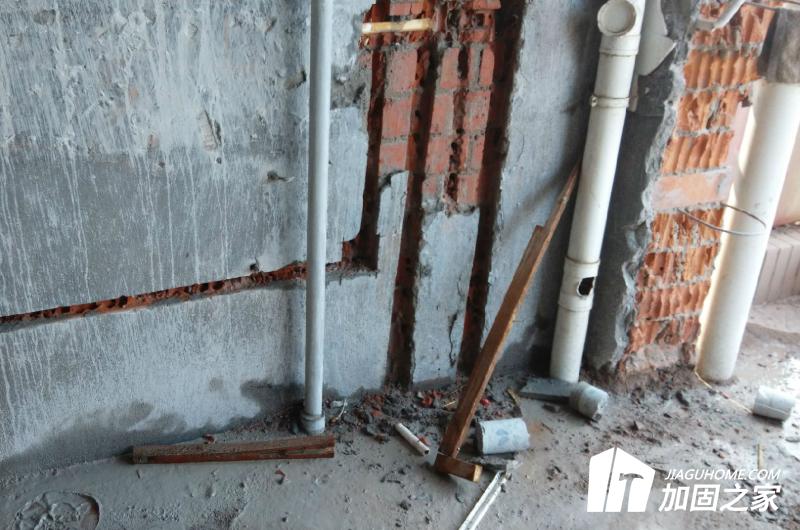 墻壁開槽，線槽補(bǔ)灰出現(xiàn)的收縮裂紋