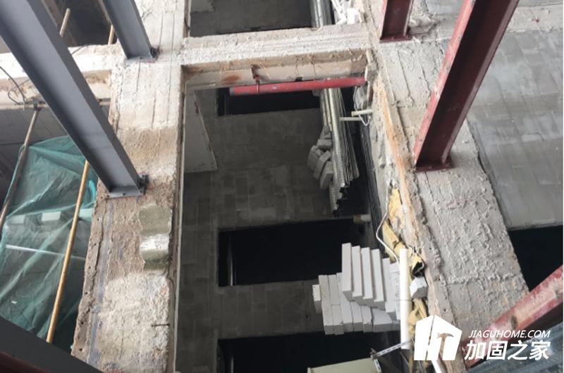 確定加固方案前，應(yīng)搜集下列資料