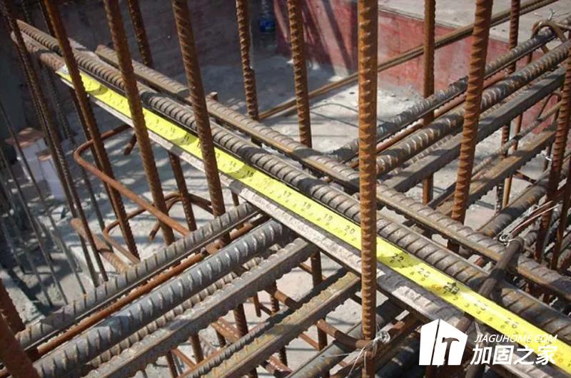 根據(jù)建筑物存在的問(wèn)題，確定錨固的具體指標(biāo)