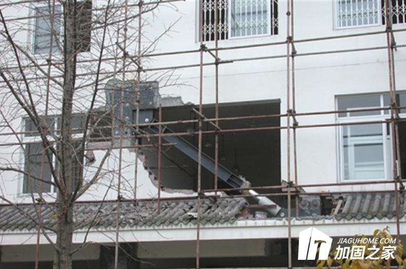 學(xué)?？拐鸺庸? width=