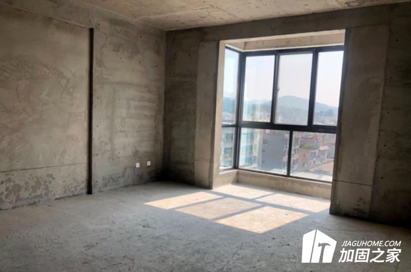 根據(jù)老房的現(xiàn)狀，選擇合適的加固方法