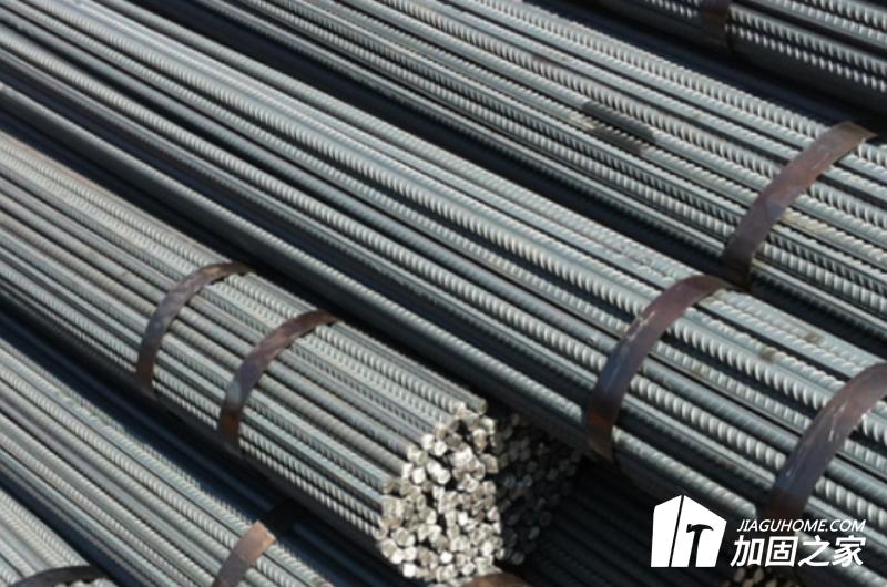 采用熱軋帶肋鋼筋，不得使用光圓鋼筋的原因