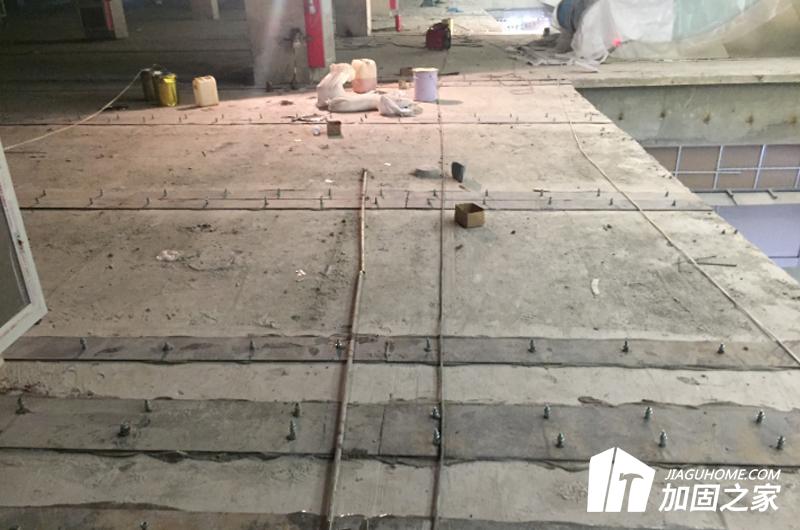 加固工程使用的粘鋼膠，應按工程用量一次進場到位