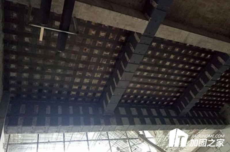 橫梁加固選擇經(jīng)濟(jì)性的工程施工材料