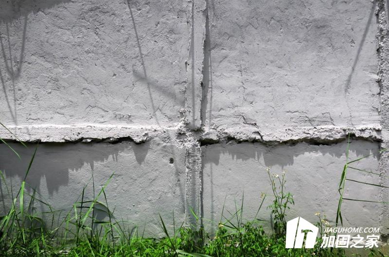 地基下沉出現(xiàn)裂縫，需要怎么處理?