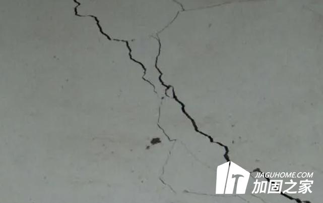 房屋承重墻出現(xiàn)裂縫有危險嗎