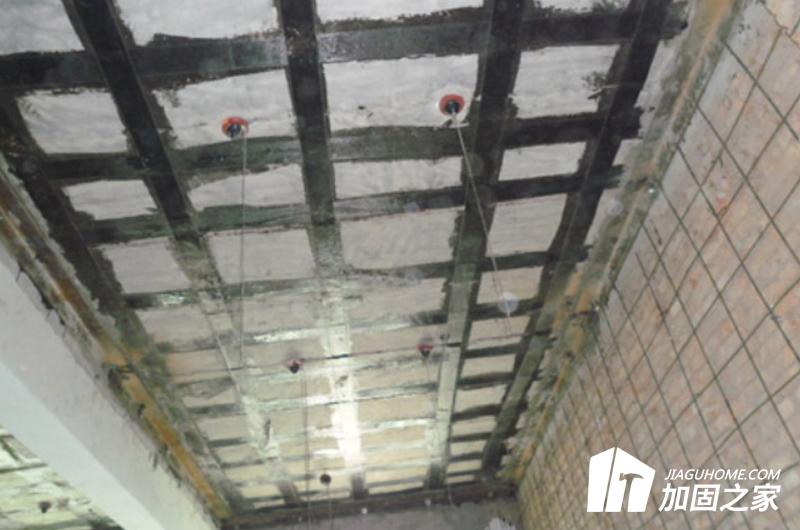 預(yù)應(yīng)力加固提前對(duì)建筑物現(xiàn)場(chǎng)有所了解