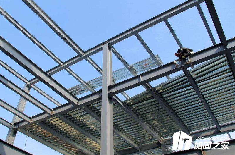 確立鋼結(jié)構(gòu)加固方案前，應搜集下列原材料