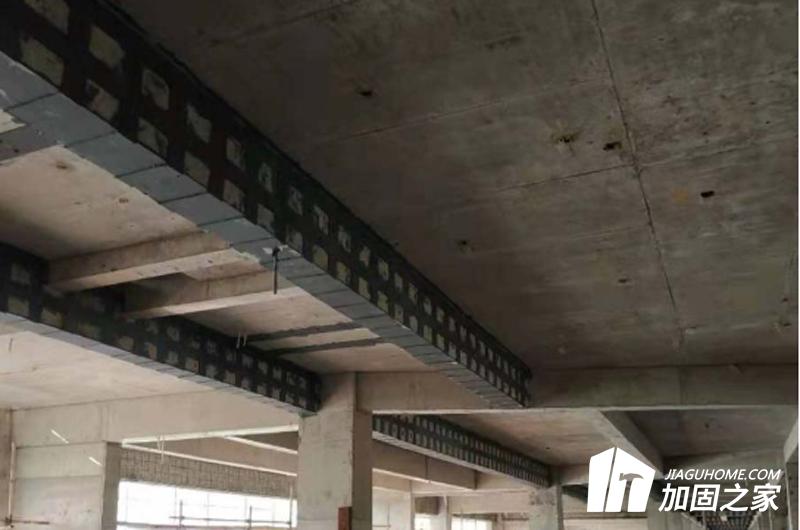 結(jié)構(gòu)粘鋼加固在施工的過程時(shí)會(huì)方便