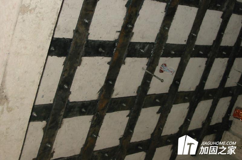 粘鋼加固如何進(jìn)行加壓操作？