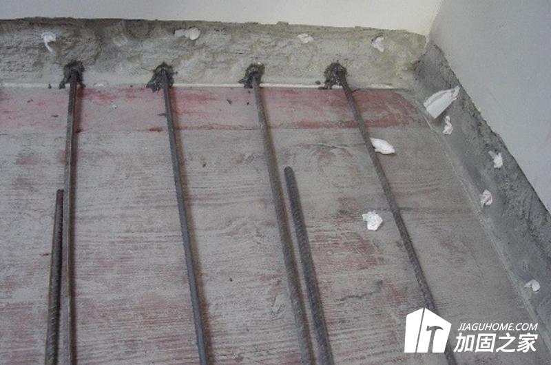 用支柱斜支撐、門架式斜支撐、斜拉撐等構件構成的支點為剛性交點