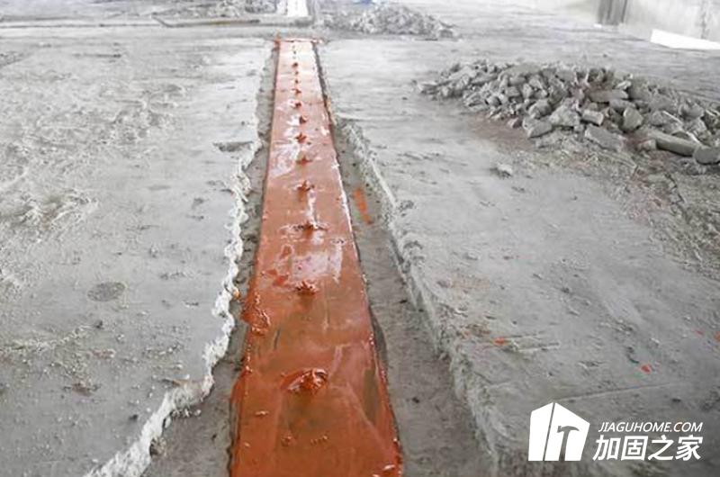 在實(shí)施粘鋼技術(shù)時的注意事項